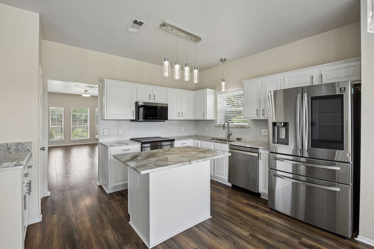703 Fossil Hill Dr - Photo 6 of 19