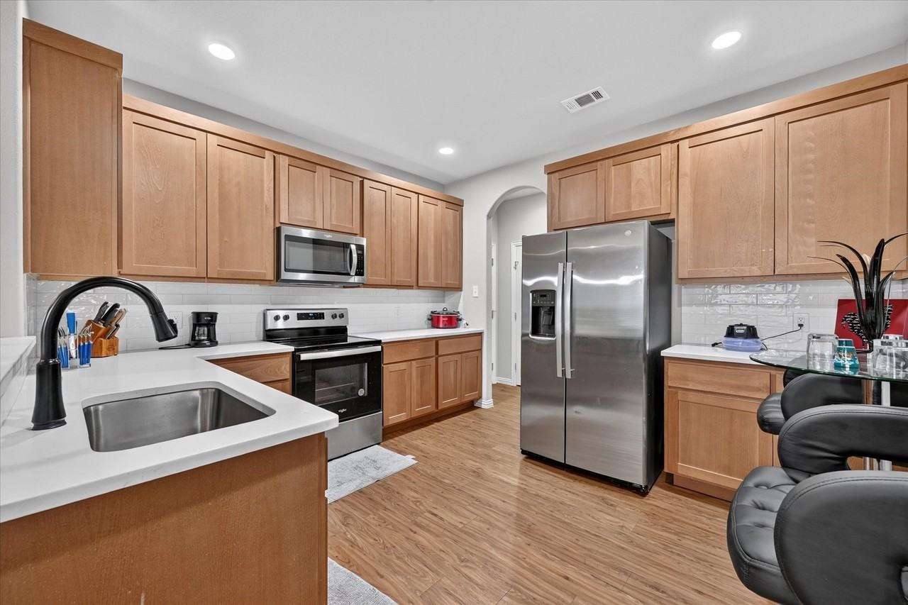 225 Santa Fe St - Photo 4 of 31