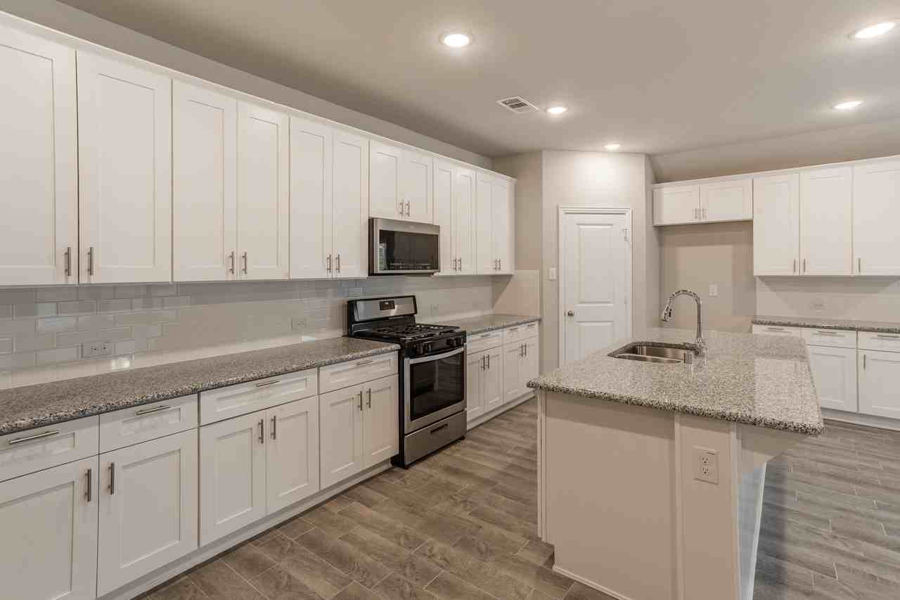 5917 Bellflower Dr - Photo 6 of 27