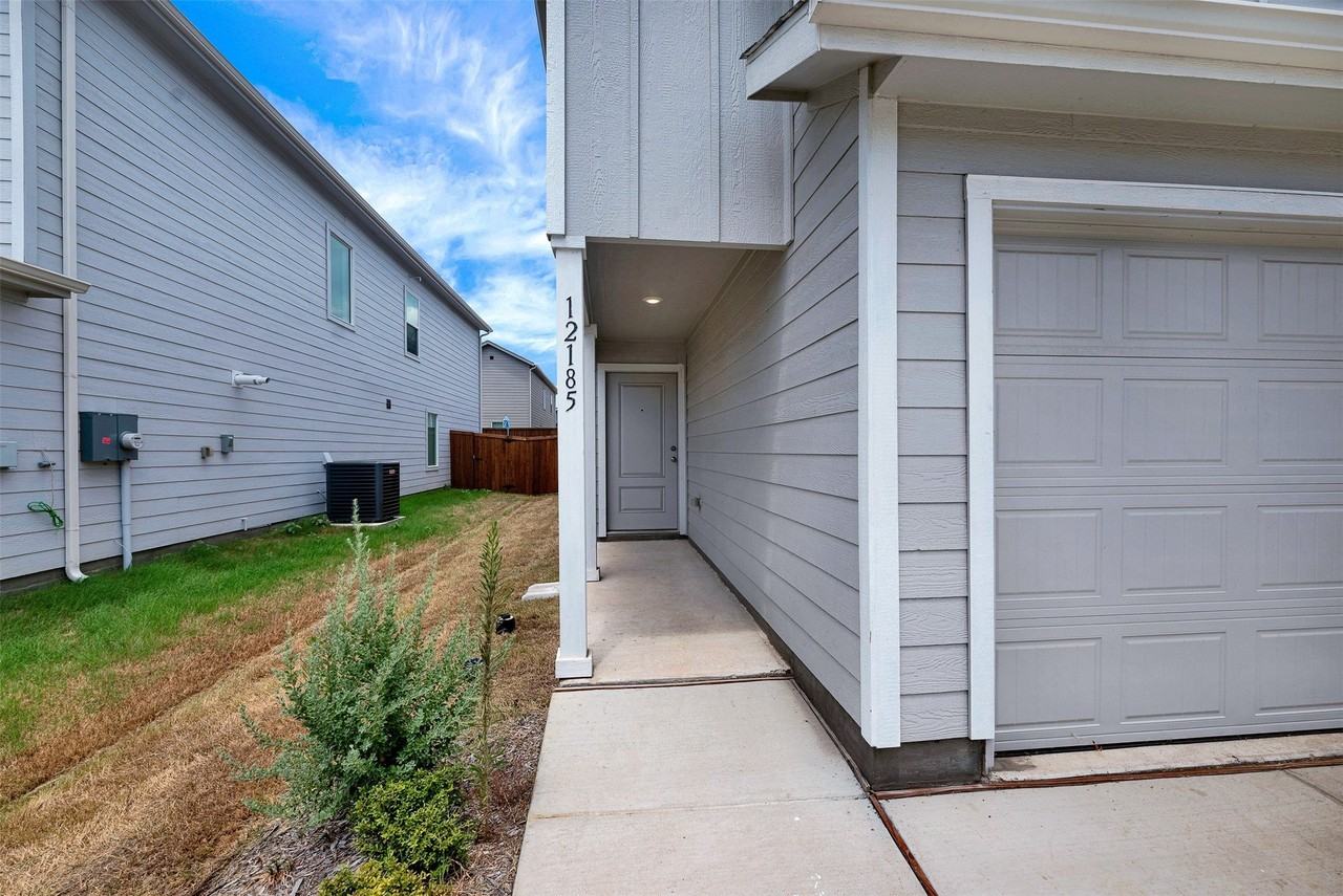 12185 Steeplechase Dr - Photo 2 of 23