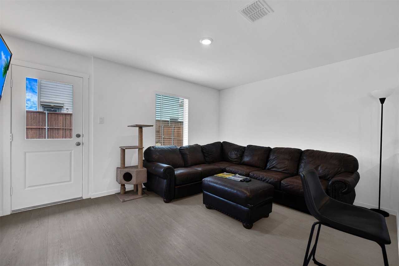 12185 Steeplechase Dr - Photo 3 of 23