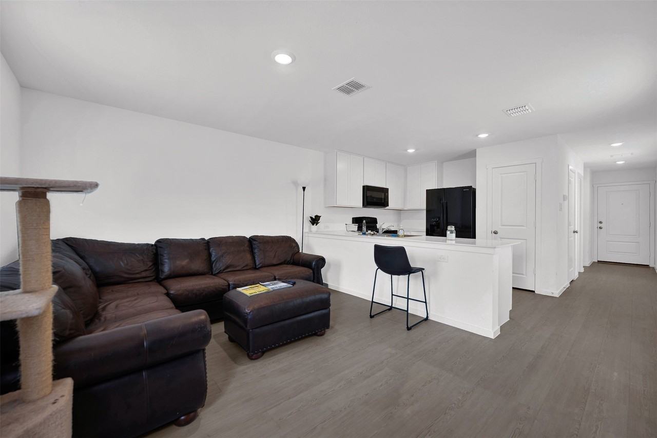 12185 Steeplechase Dr - Photo 4 of 23