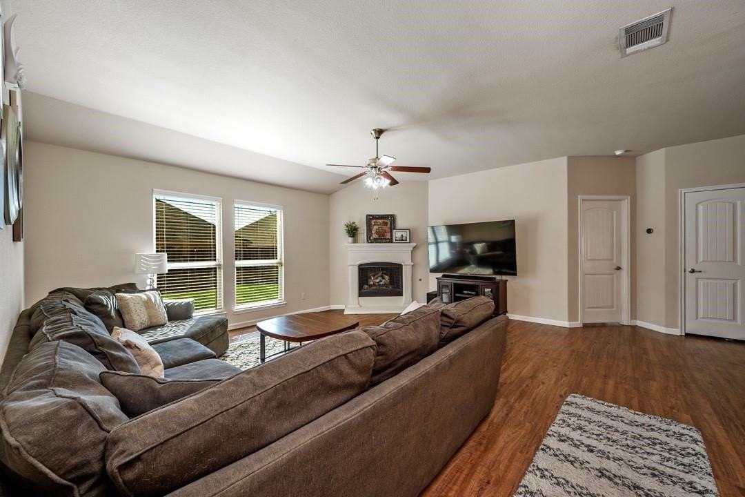 2413 Michelle Creek Dr - Photo 3 of 35