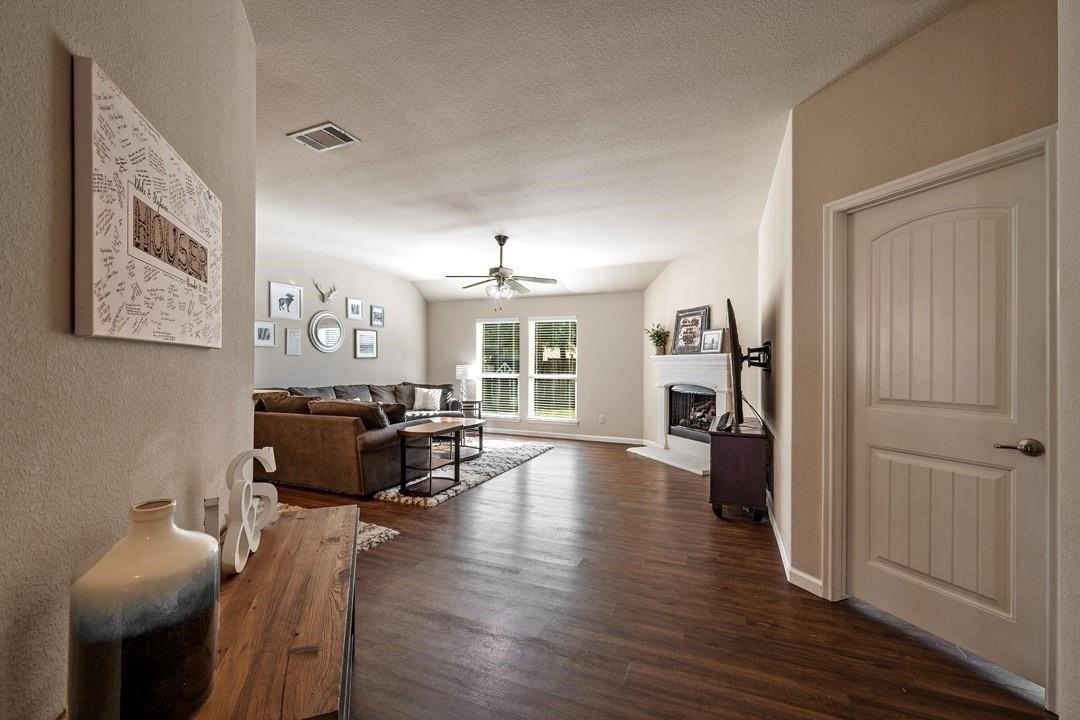 2413 Michelle Creek Dr - Photo 5 of 35