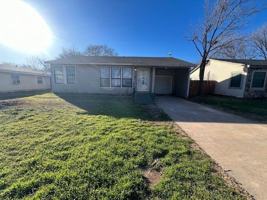 featured image of 910 S La Salle Dr
