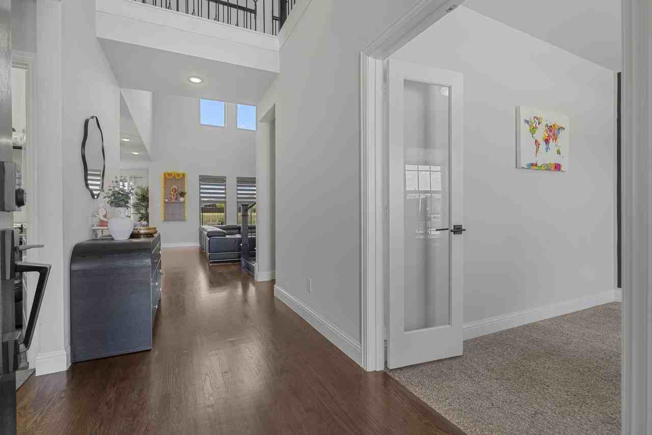 913 Gingham St - Photo 2 of 19