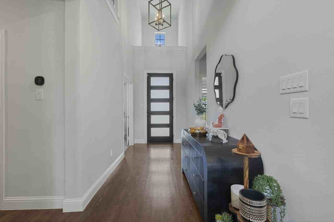 913 Gingham St - Photo 3 of 19