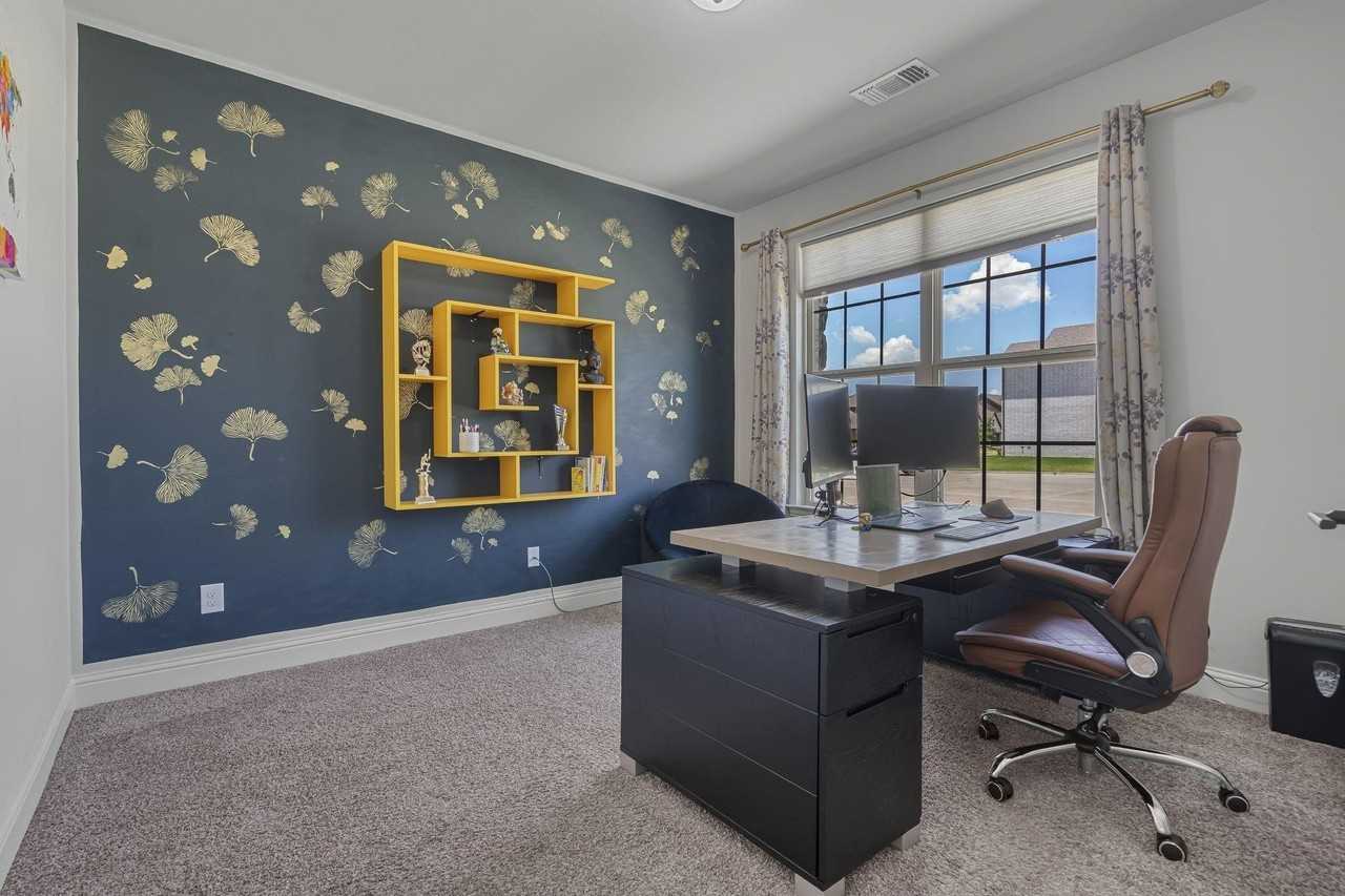 913 Gingham St - Photo 4 of 19