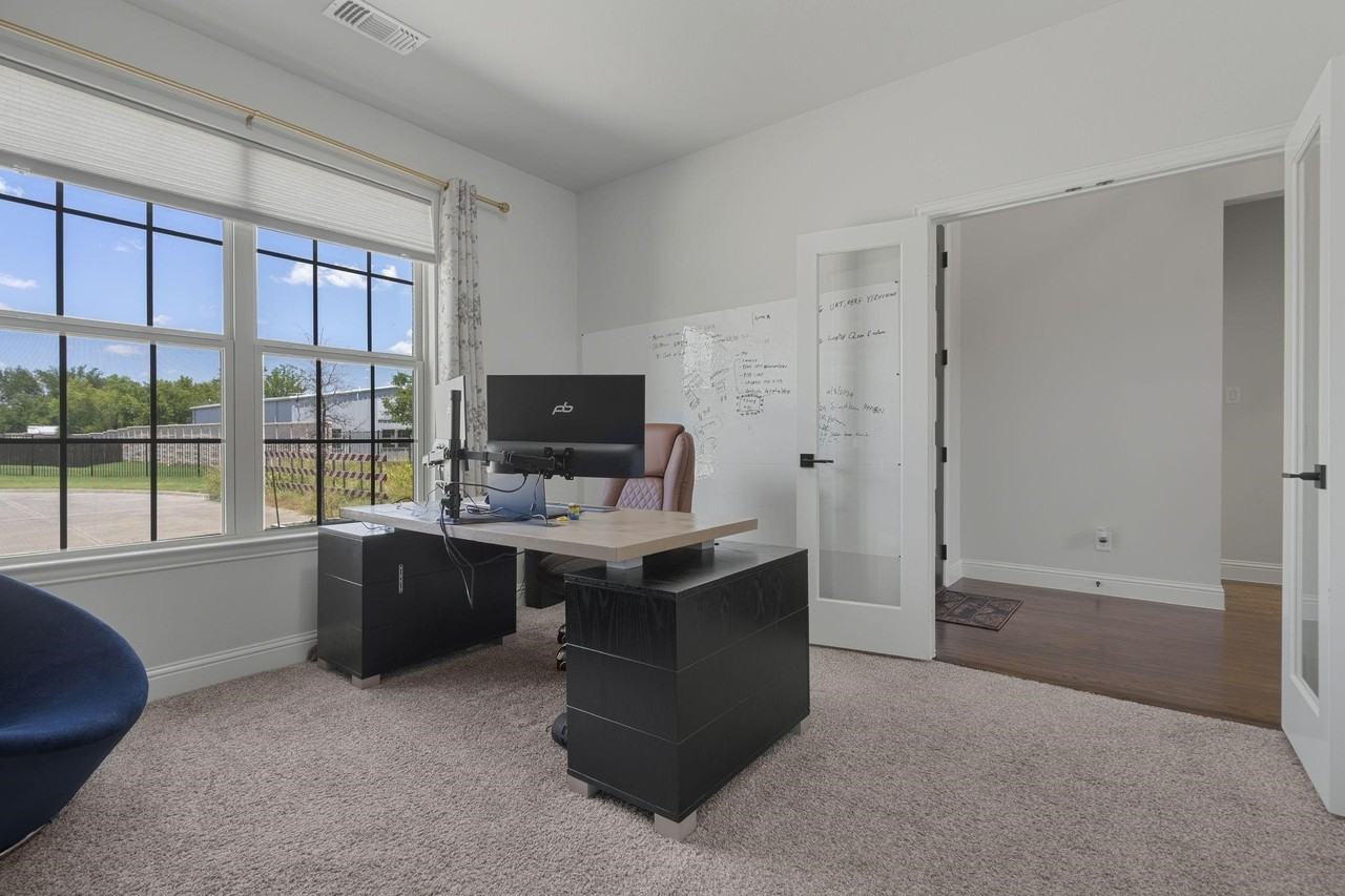 913 Gingham St - Photo 5 of 19