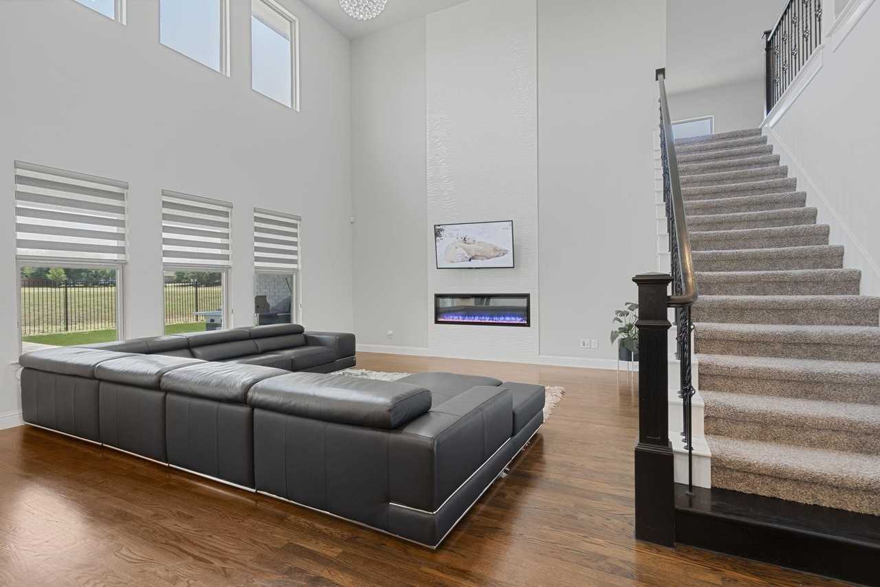 913 Gingham St - Photo 7 of 19