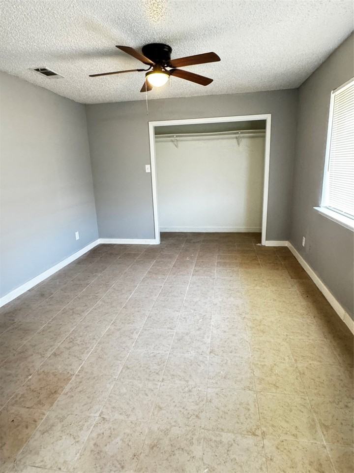 5410 Brookhollow Dr - Photo 4 of 15