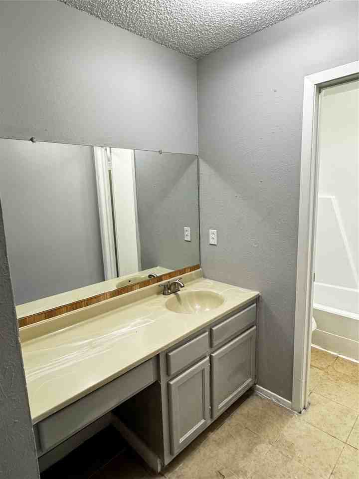 5410 Brookhollow Dr - Photo 5 of 15