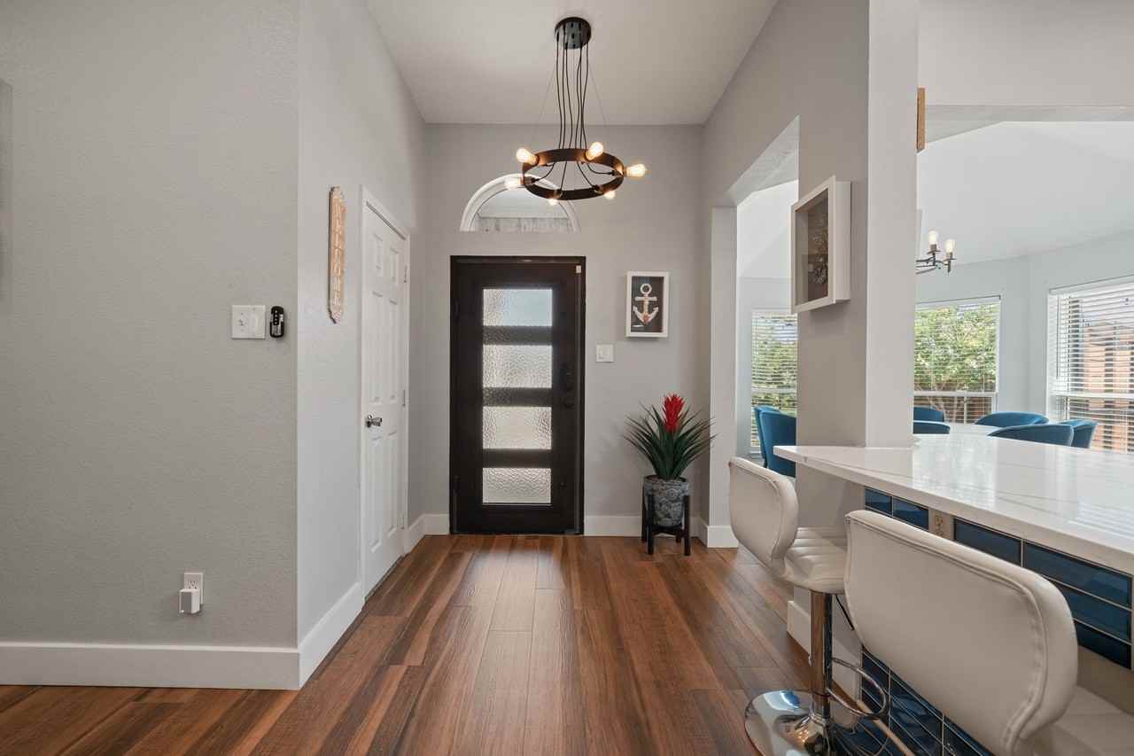 6402 Bluebonnet Dr - Photo 3 of 28