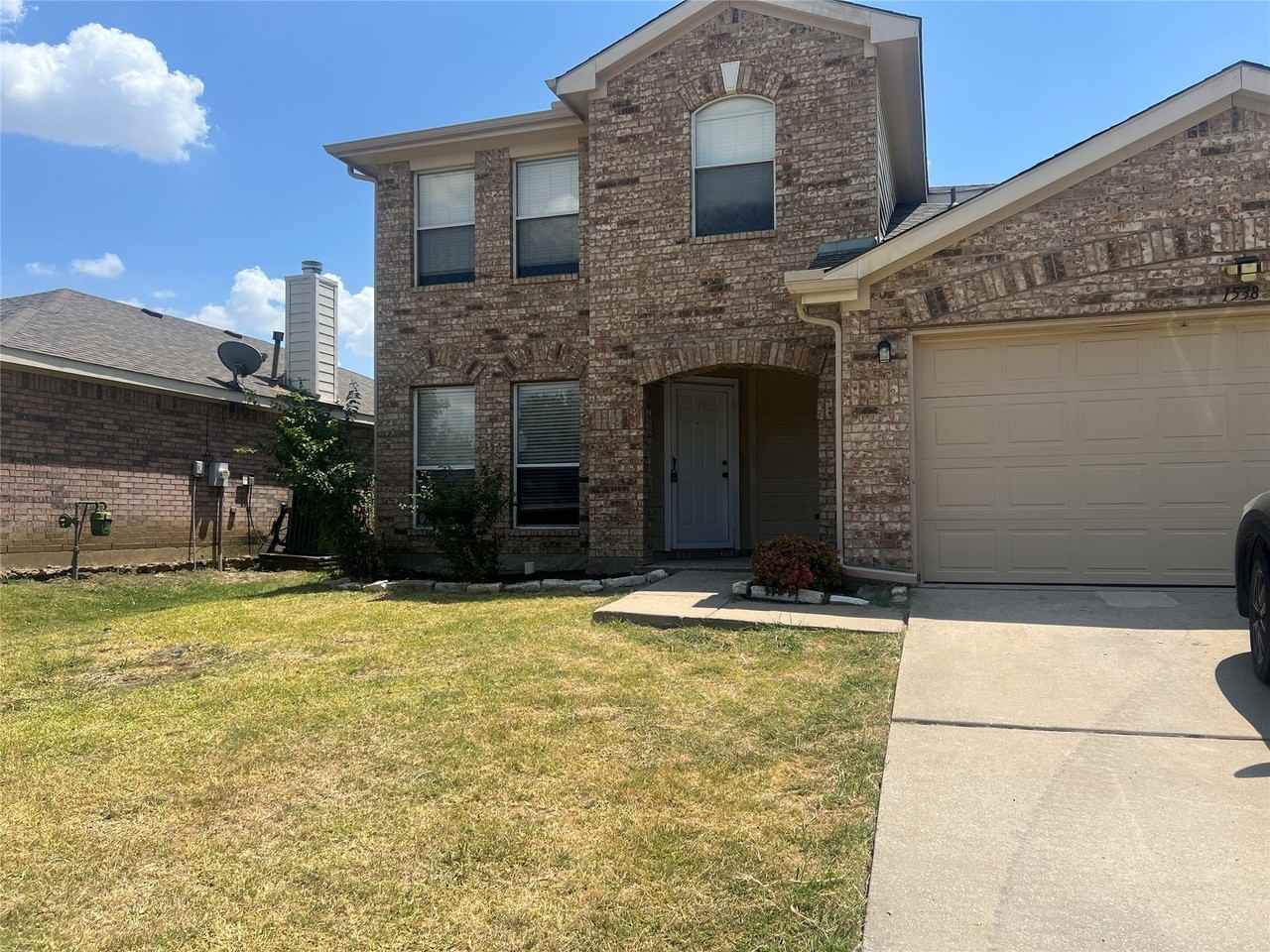 1538 Thornhill Ln - Photo 2 of 19
