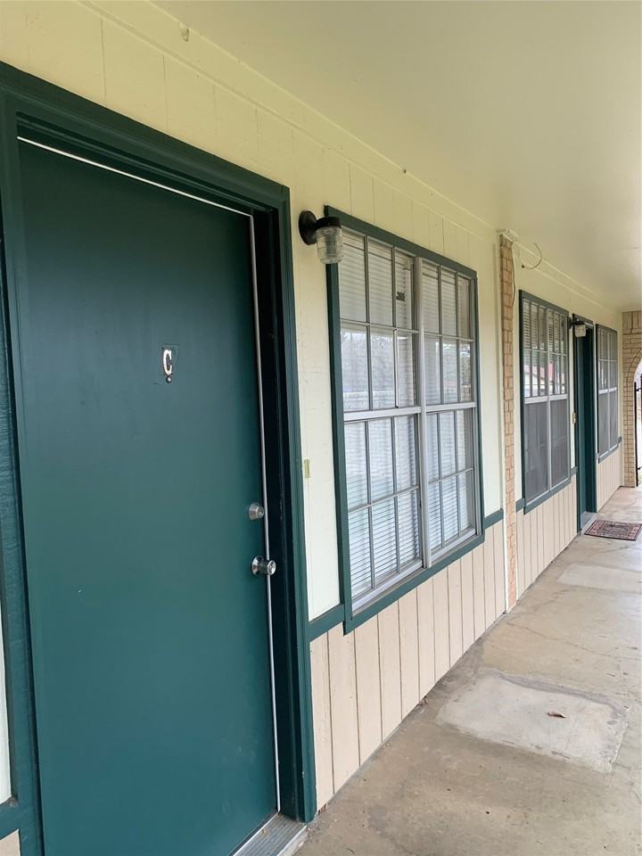1724 W Sanford St #C - Photo 3 of 16