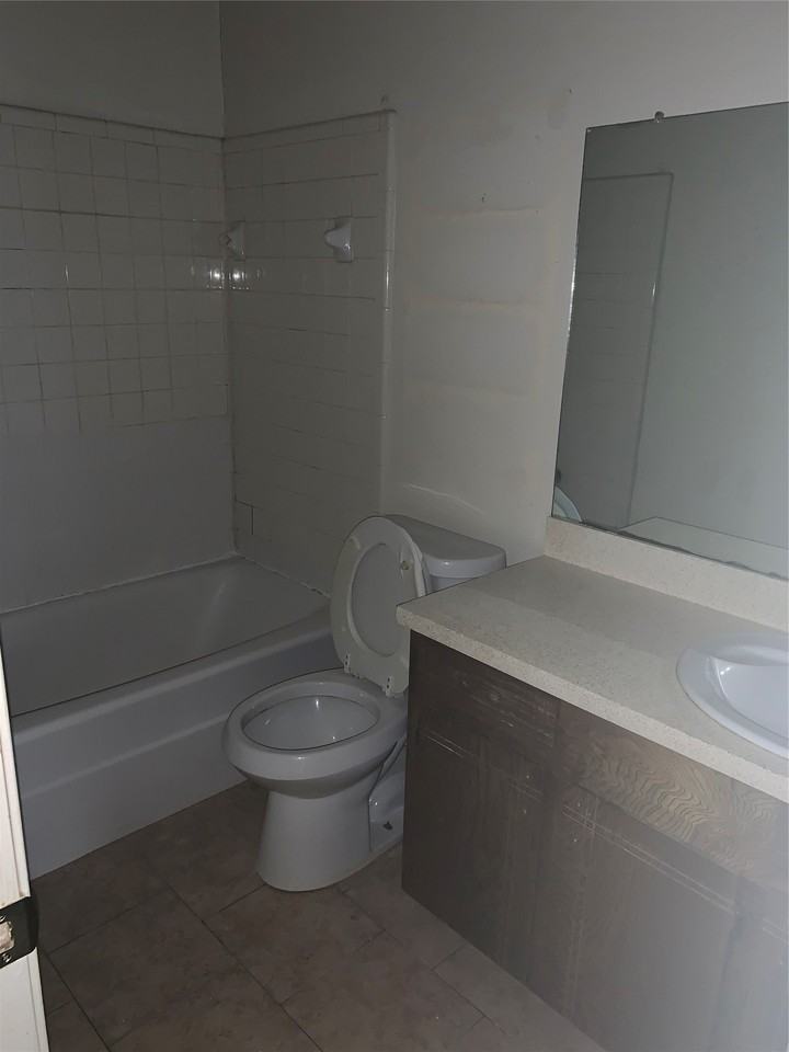 1724 W Sanford St #C - Photo 7 of 16