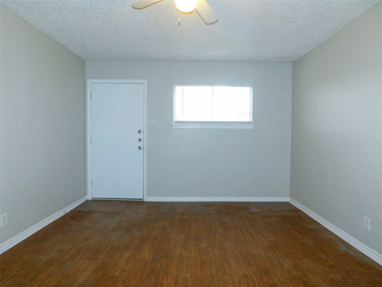 401 Betchan St #4A - Photo 3 of 14