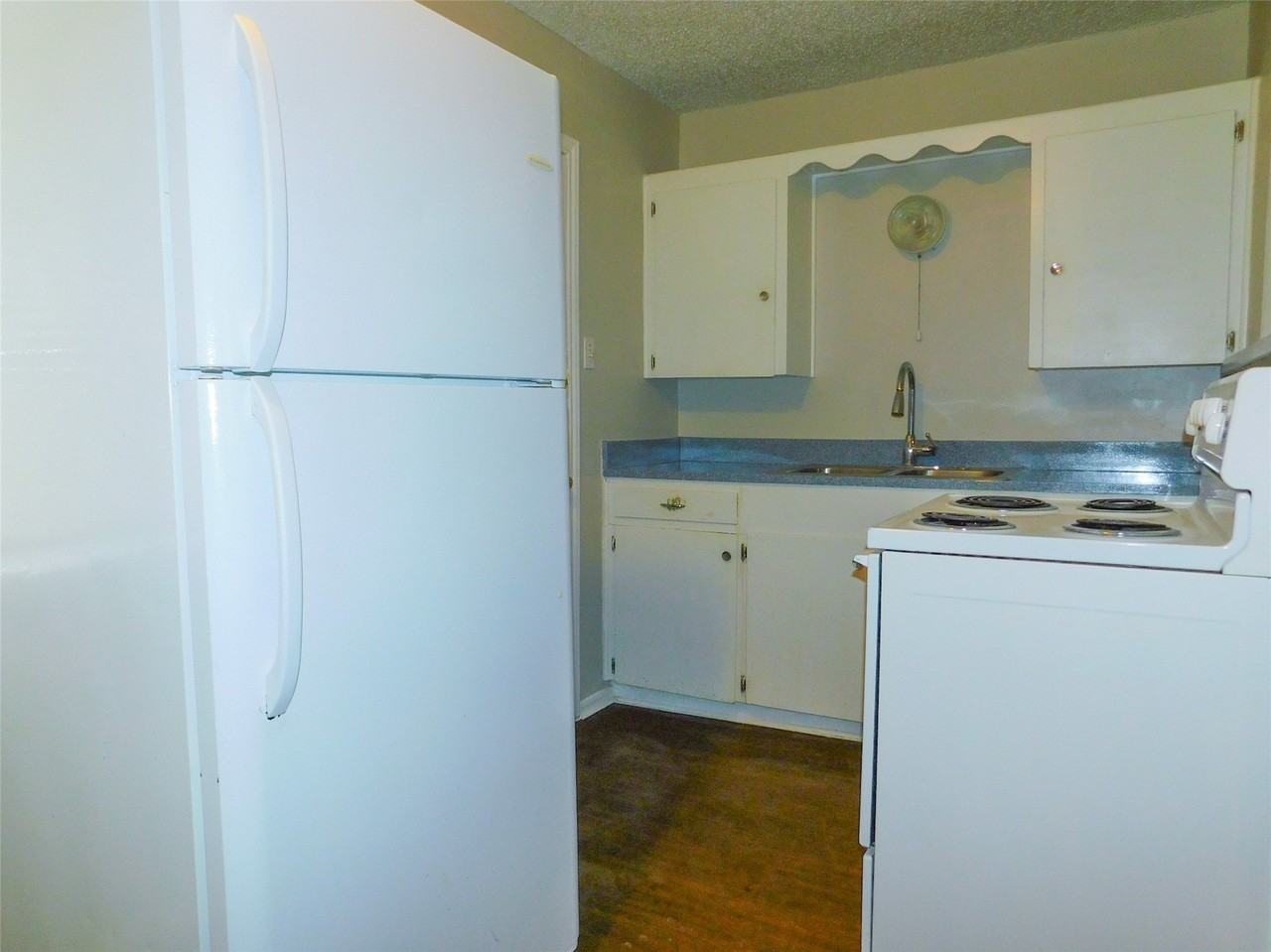 401 Betchan St #4A - Photo 6 of 14