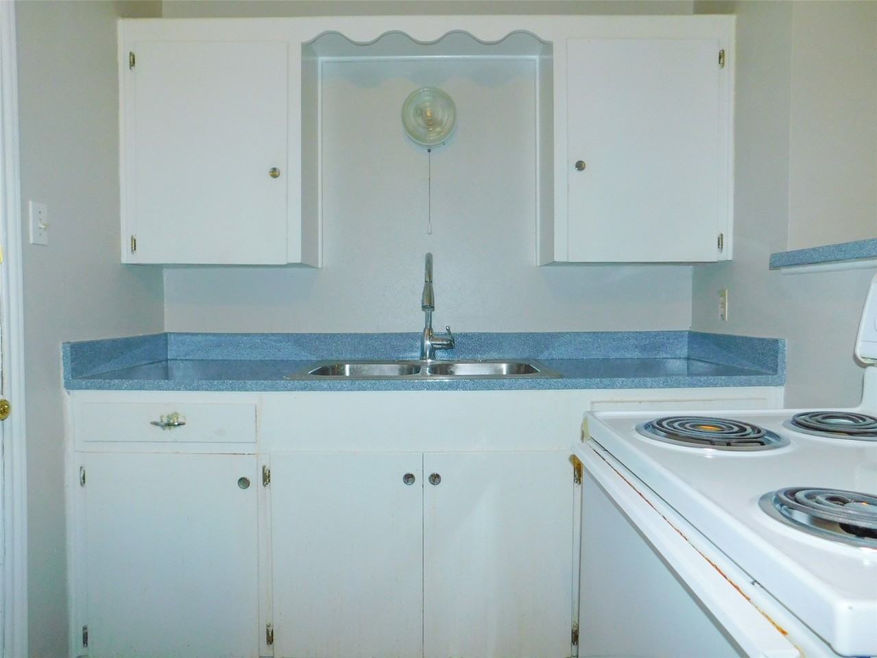 401 Betchan St #4A - Photo 7 of 14