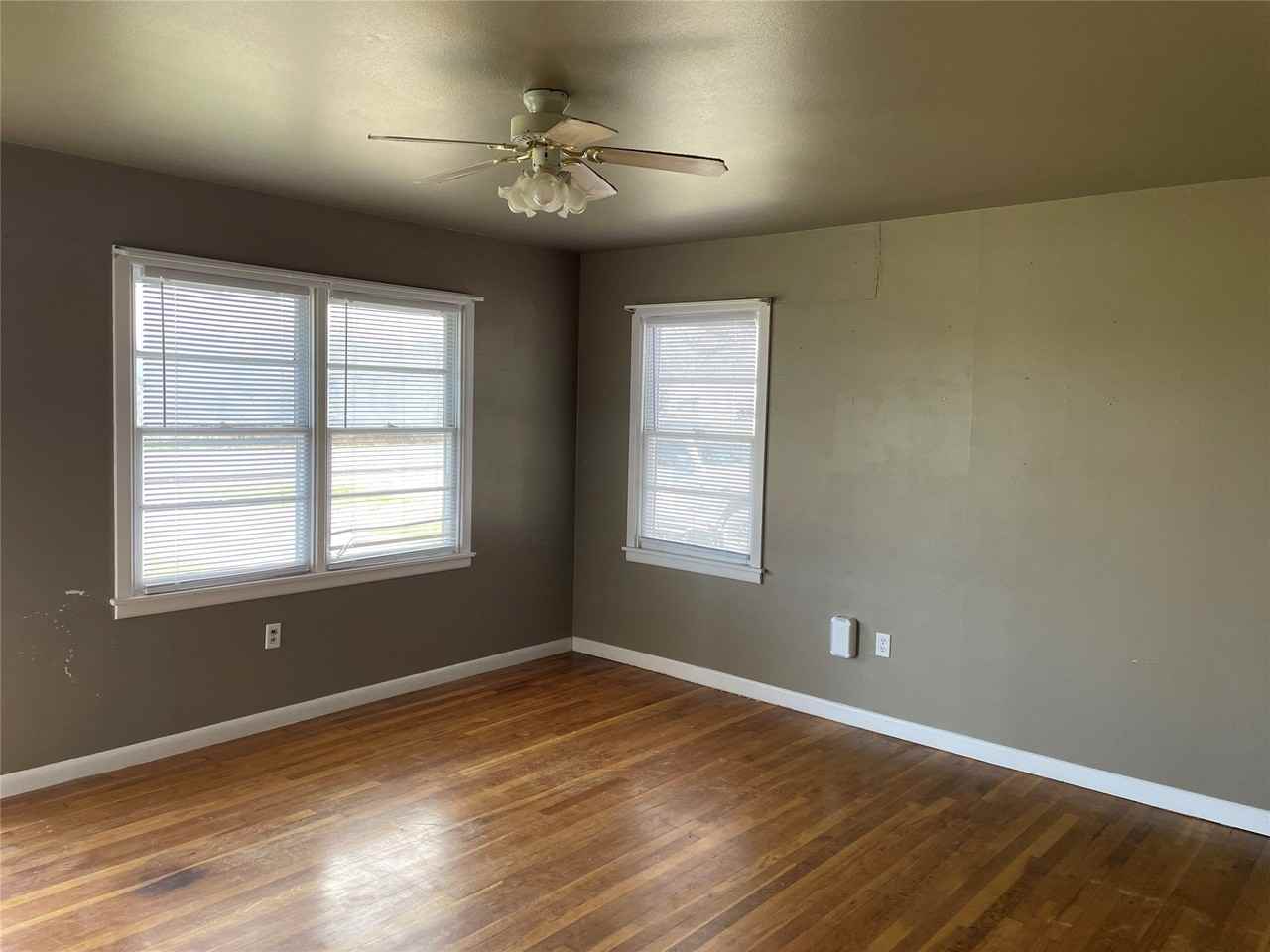 417 Stephens St - Photo 3 of 17
