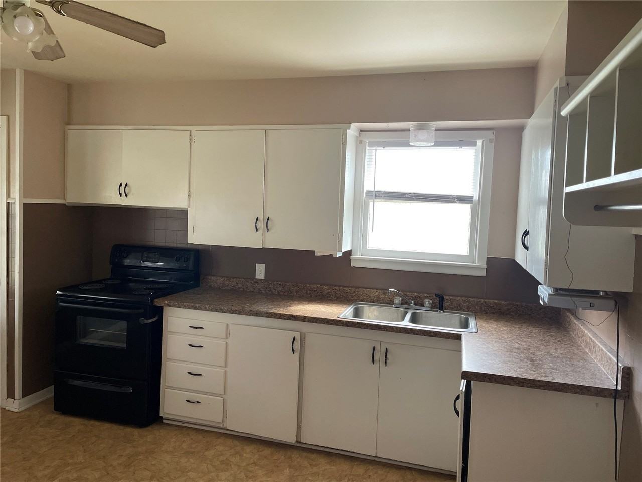 417 Stephens St - Photo 4 of 17