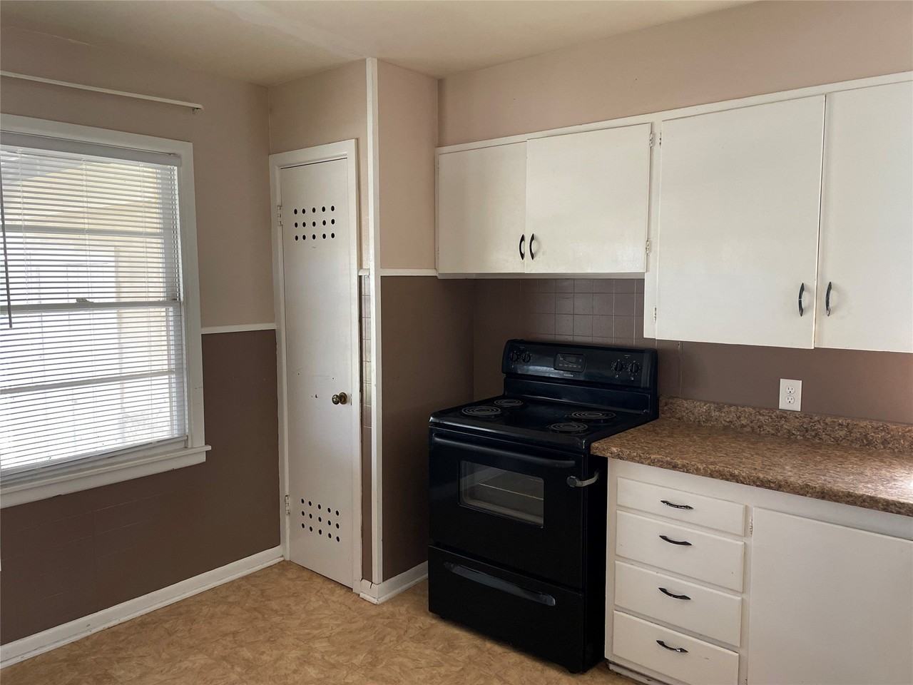 417 Stephens St - Photo 6 of 17
