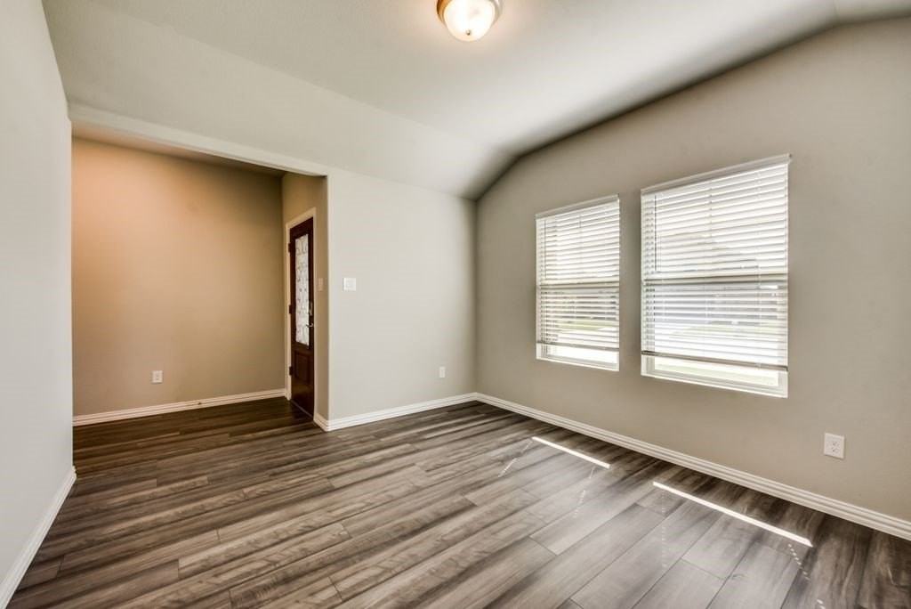 605 Cedar Springs Dr - Photo 4 of 30