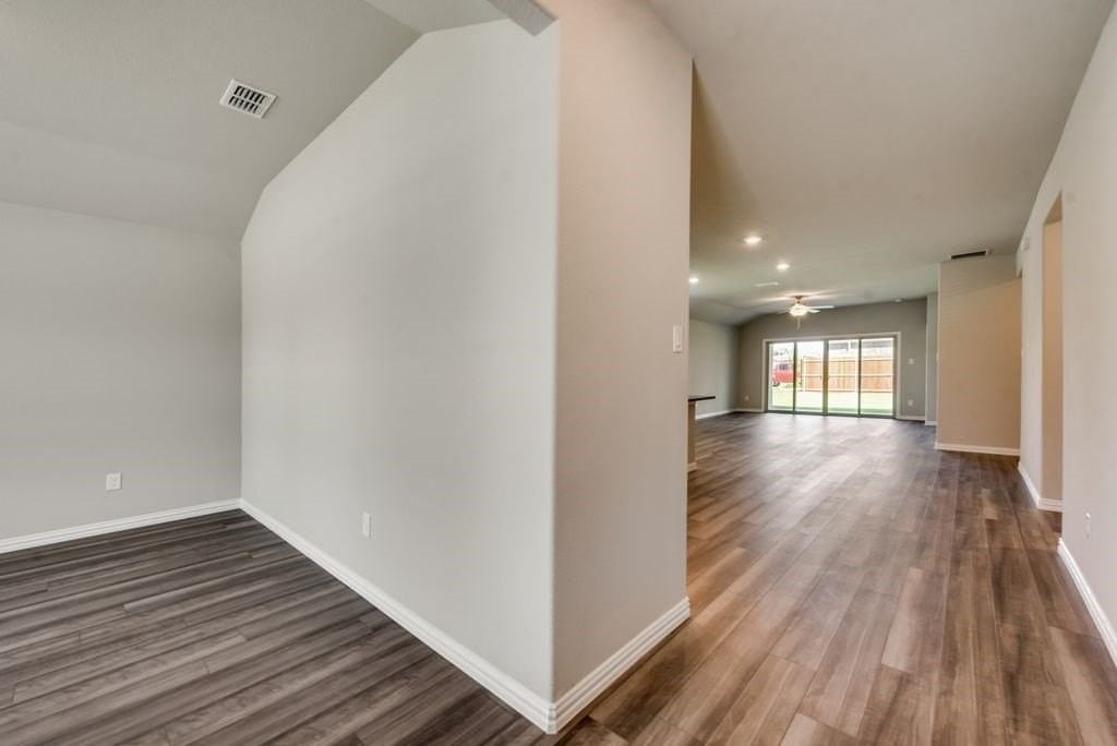 605 Cedar Springs Dr - Photo 5 of 30