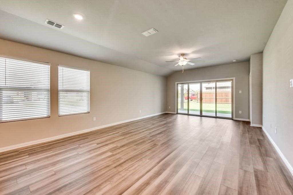 605 Cedar Springs Dr - Photo 7 of 30