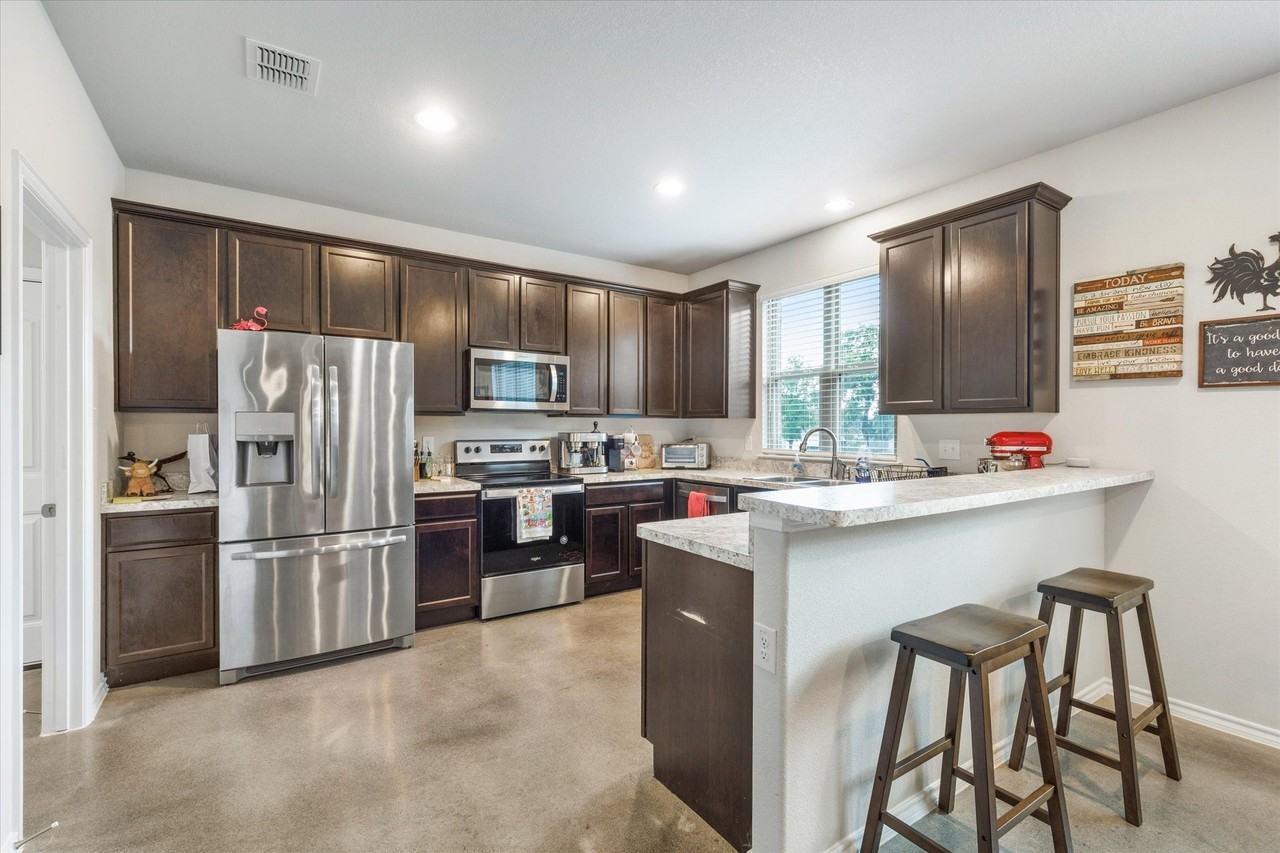 3800 Juniper Ct - Photo 3 of 27