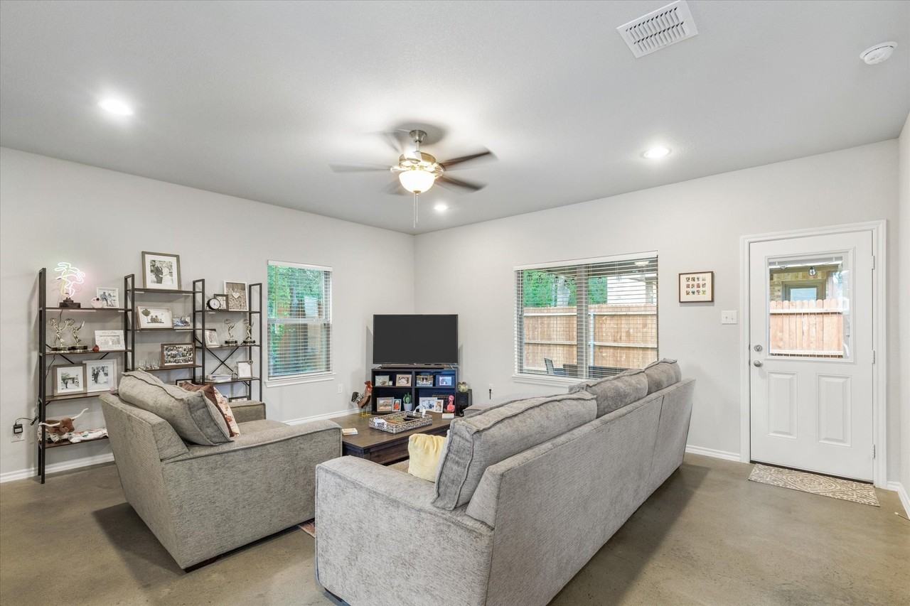 3800 Juniper Ct - Photo 7 of 27