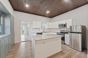 featured image of 725 S Walnut St