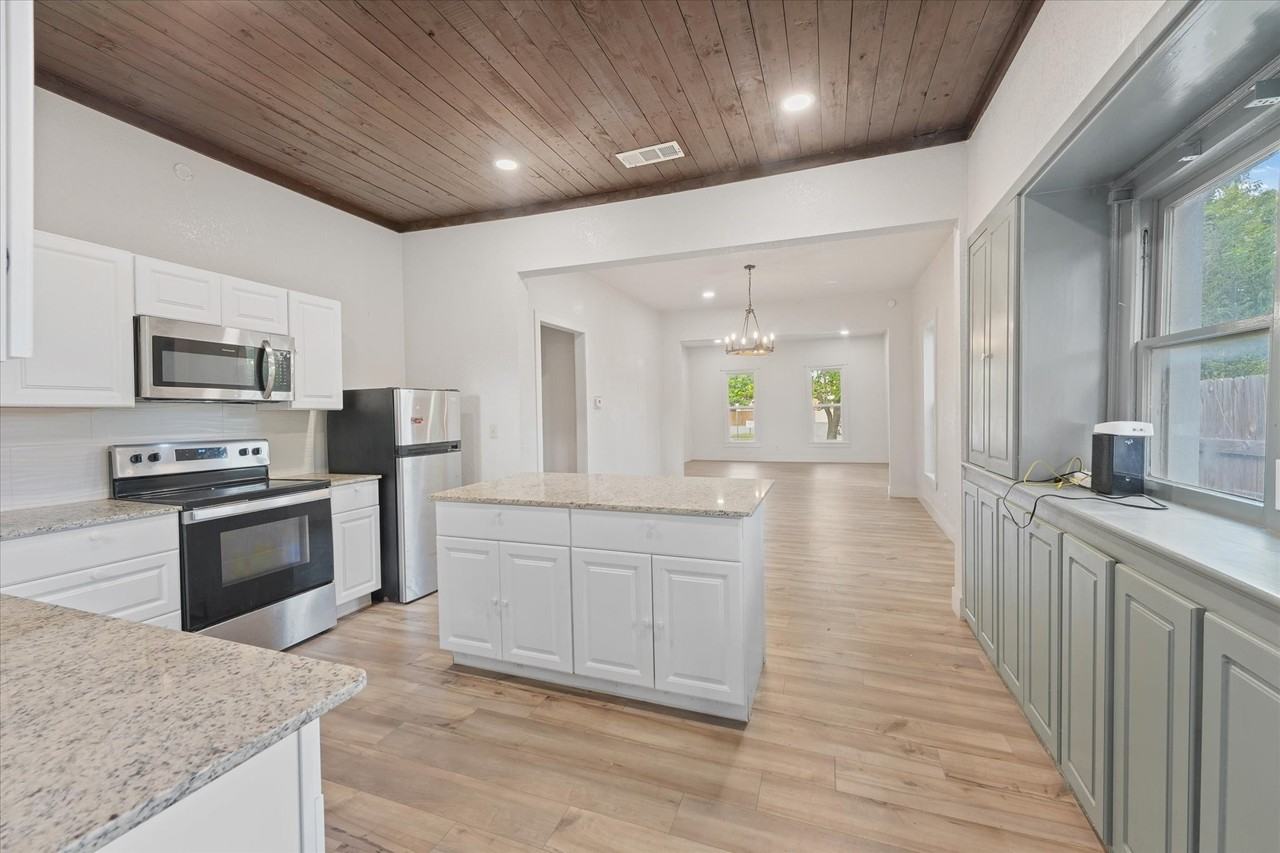 725 S Walnut St - Photo 4 of 14