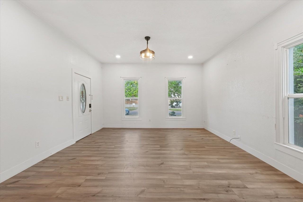 725 S Walnut St - Photo 7 of 14