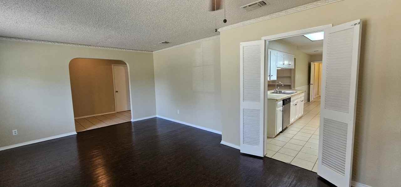 626 Little Creek Dr - Photo 5 of 31