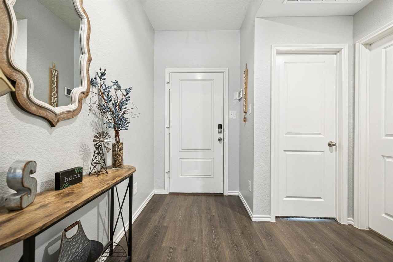 904 Saddle Horn Way - Photo 2 of 30