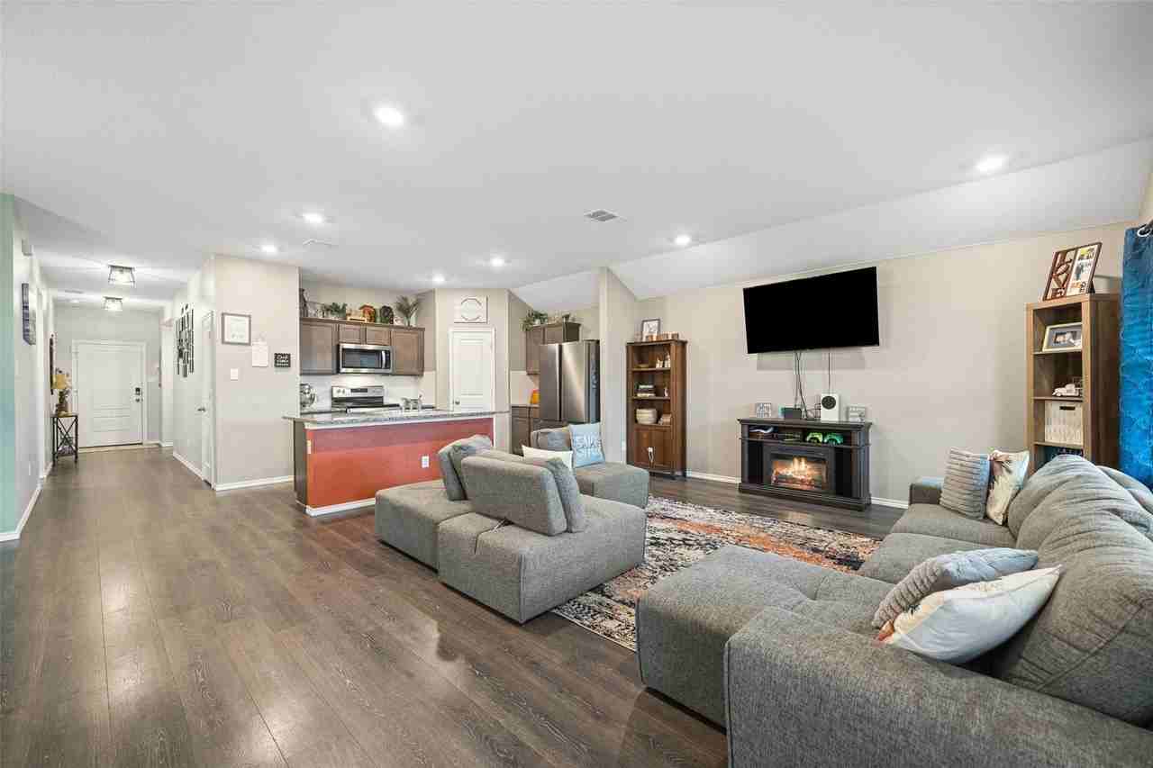 904 Saddle Horn Way - Photo 5 of 30