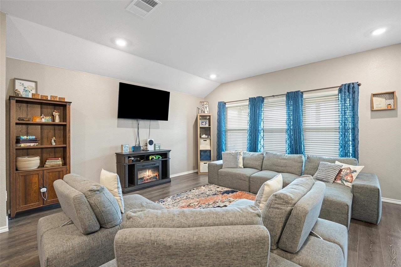 904 Saddle Horn Way - Photo 6 of 30