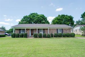 featured image of 615 Oxford Dr