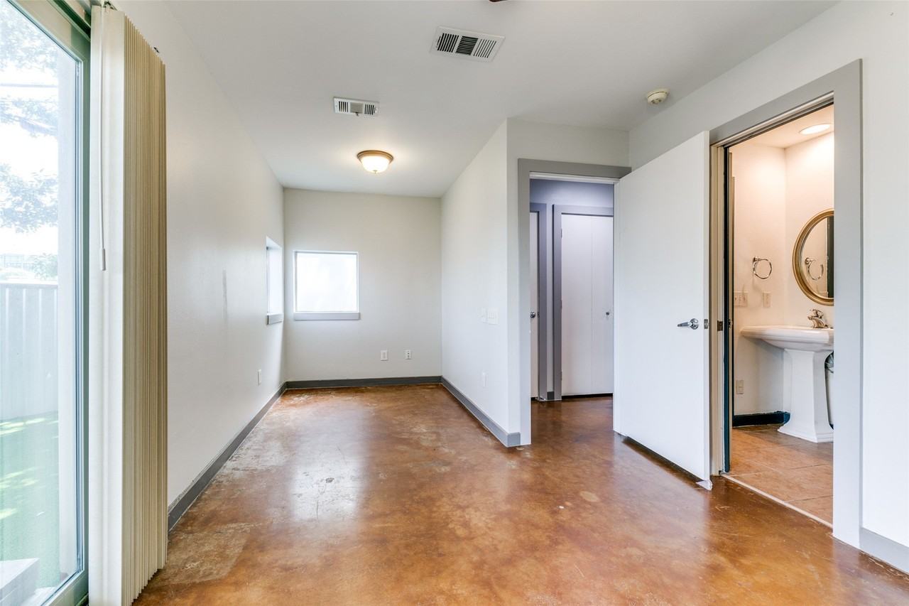 3801 San Jacinto St #B - Photo 4 of 23