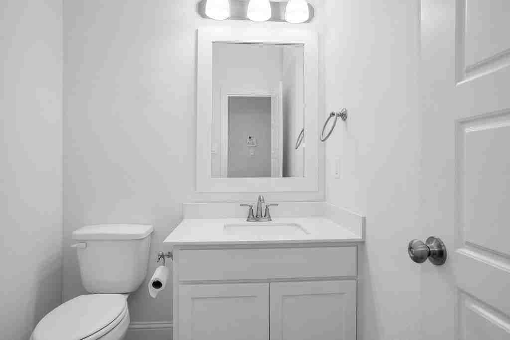 201 W 4th St - Photo 2 of 30