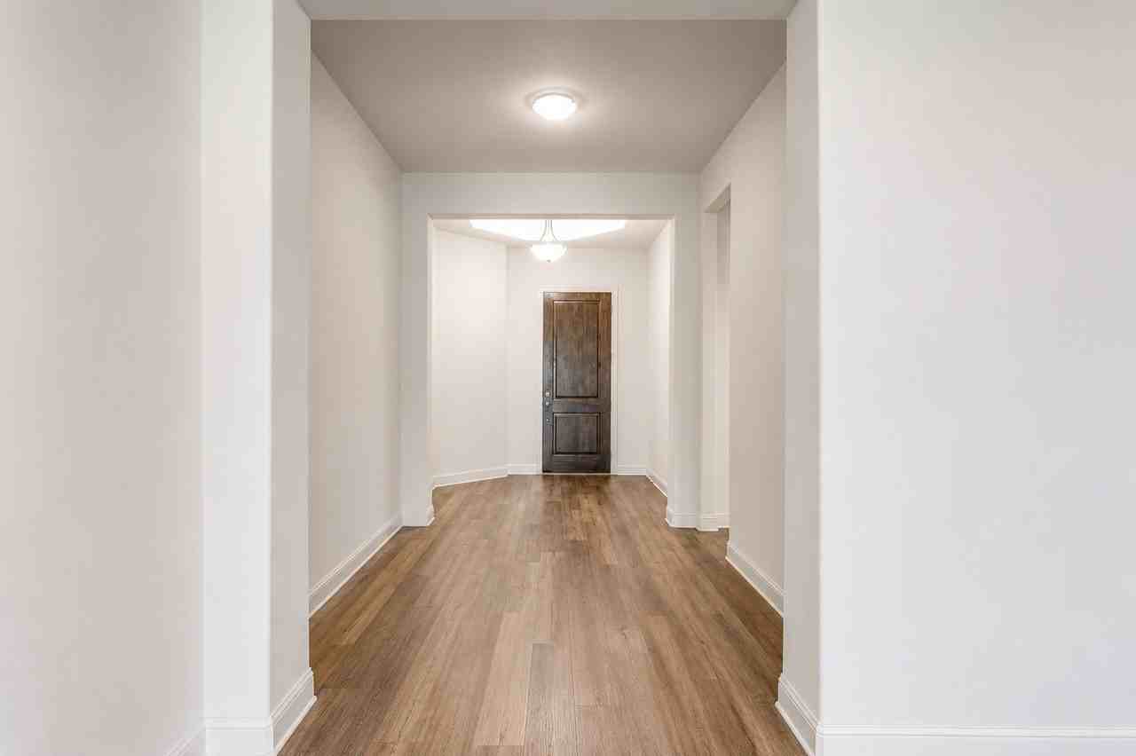 201 W 4th St - Photo 5 of 30