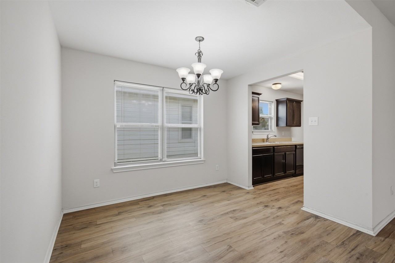 1928 Alanbrooke Dr - Photo 3 of 23