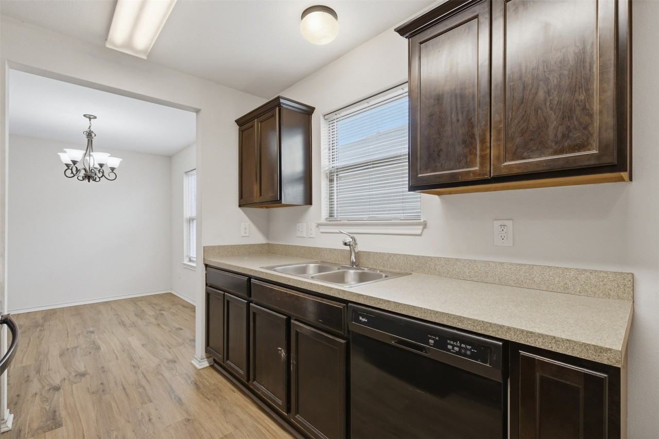1928 Alanbrooke Dr - Photo 6 of 23