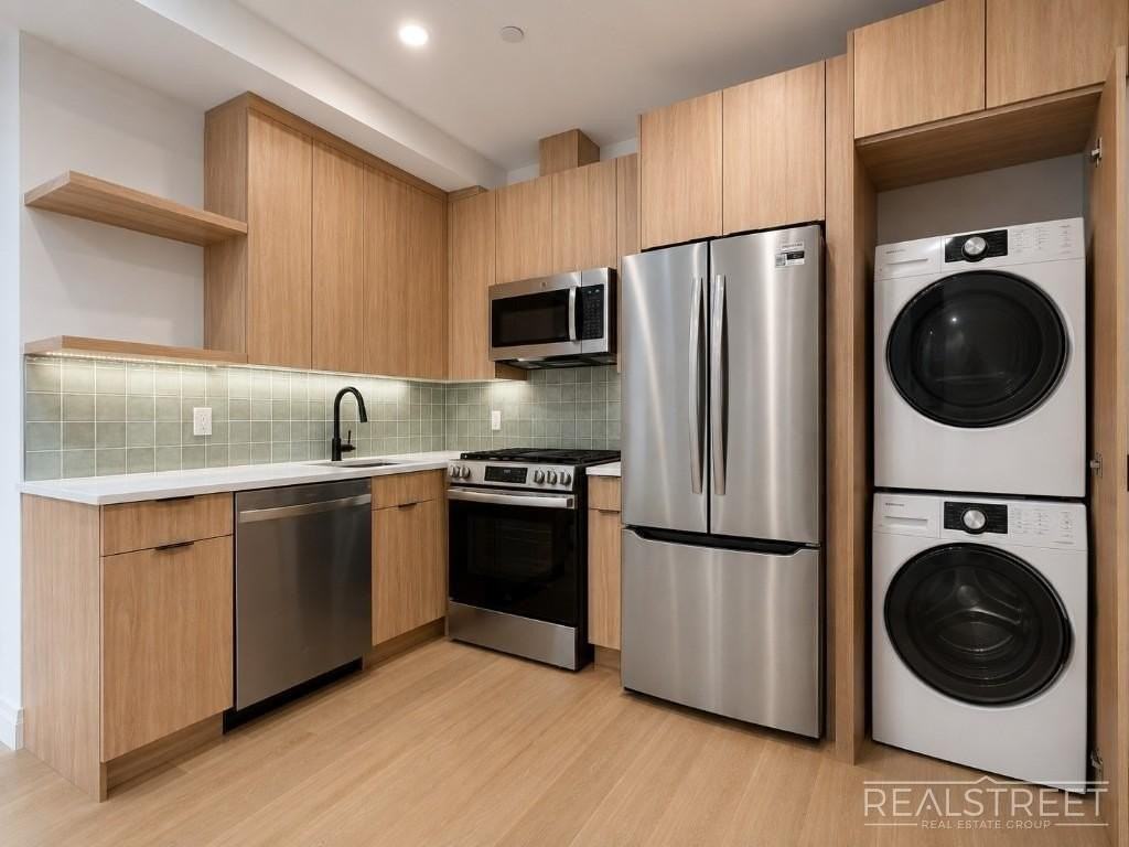 95 Ralph Ave #3R