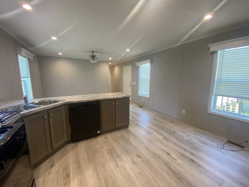 518 Murray Dr - Photo 3 of 19