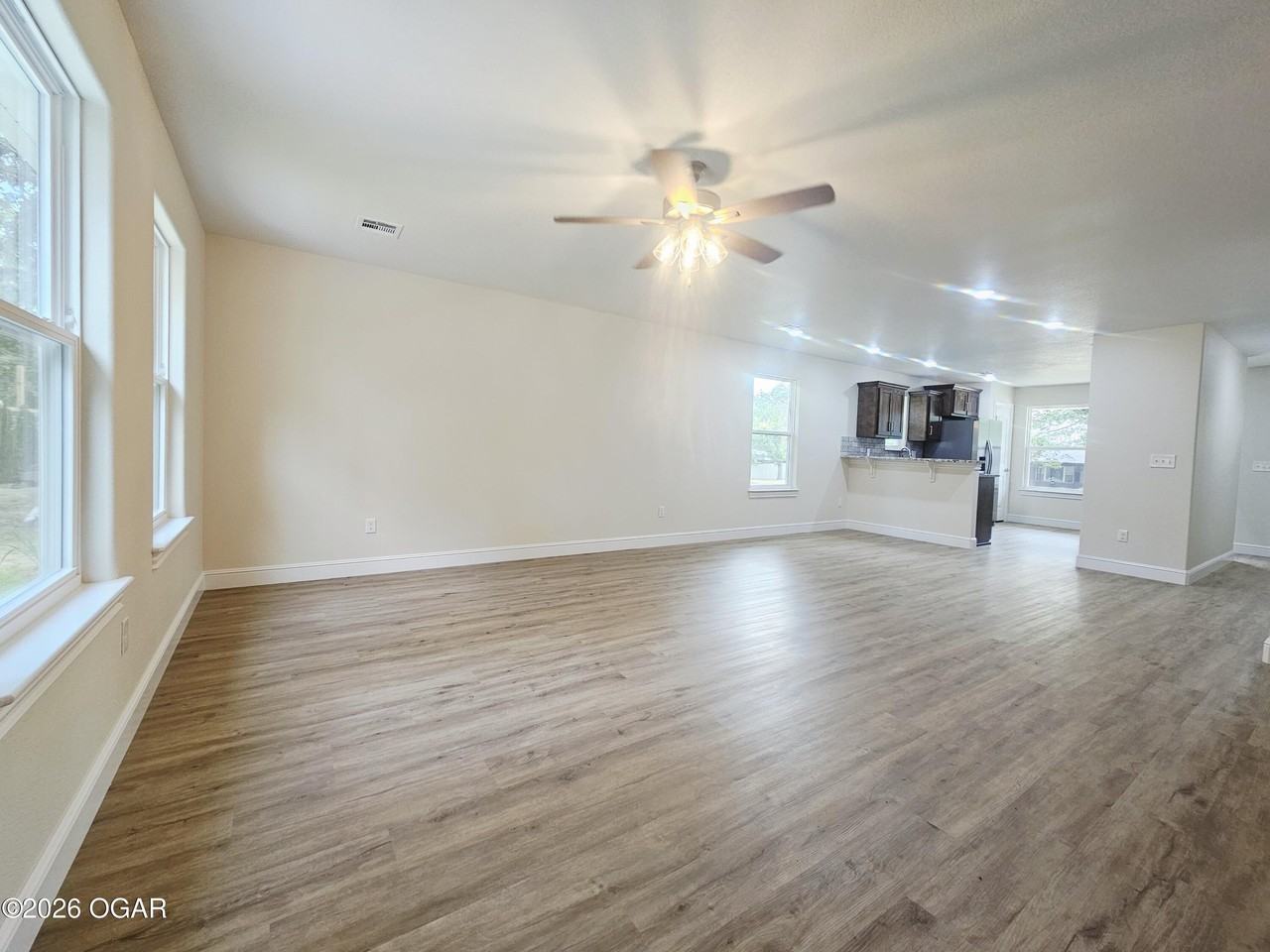 3915 Wisconsin Ave - Photo 3 of 12