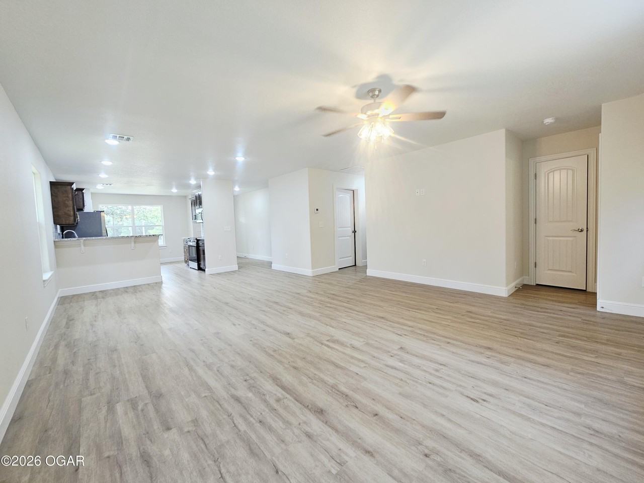 3915 Wisconsin Ave - Photo 4 of 12