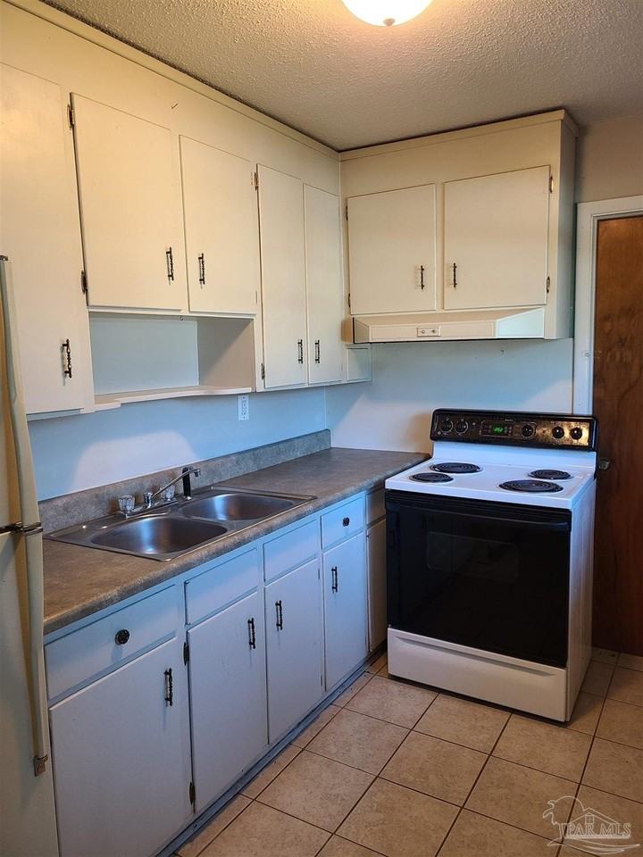 7758 Kipling St - Photo 2 of 7