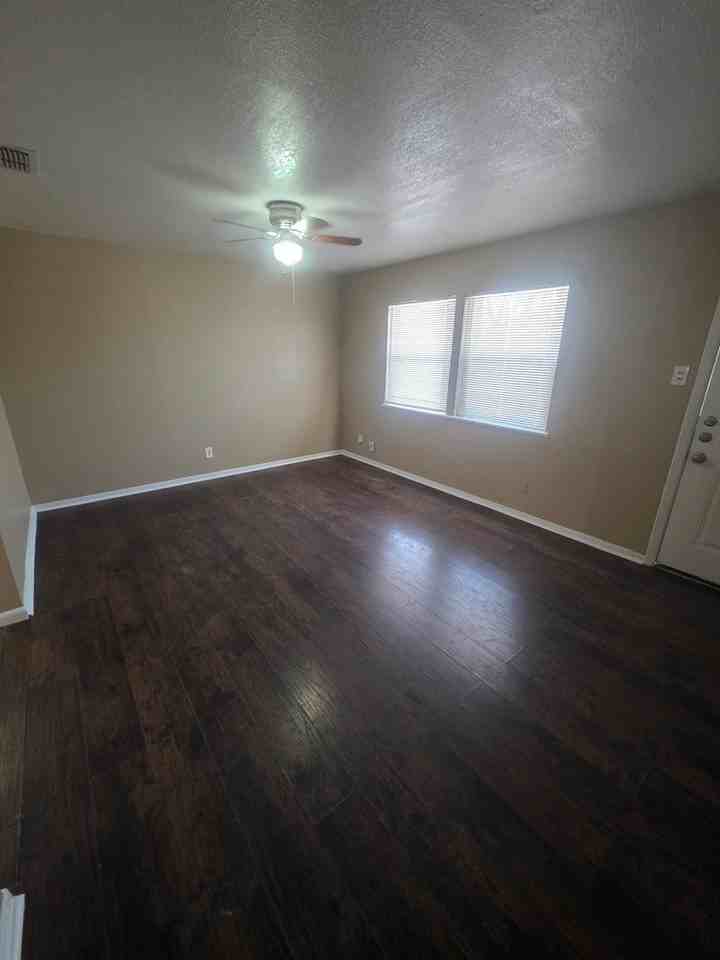711 Ruby Dr - Photo 4 of 24